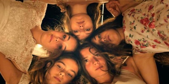 Abladan Küçük Kız Kardeşe Tavsiyeler: İlk Buluşma Sürecinde Olası Problemleri Aşma Yöntemleri