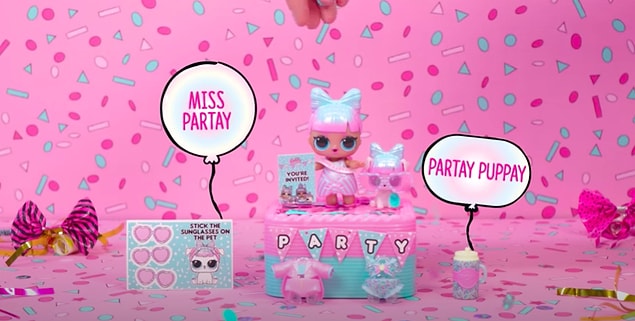 5. L.O.L. Surprise’ın en yeni serisi L.O.L. Surprise Present Surprise ise pandemi döneminde büyük partilerle kutlanamayan doğum günlerinin en büyük tesellisi olmaya geliyor! Doğumgünü partilerine gidemiyorsak, hediye L.O.L. Bebeklerimiz gitsin!