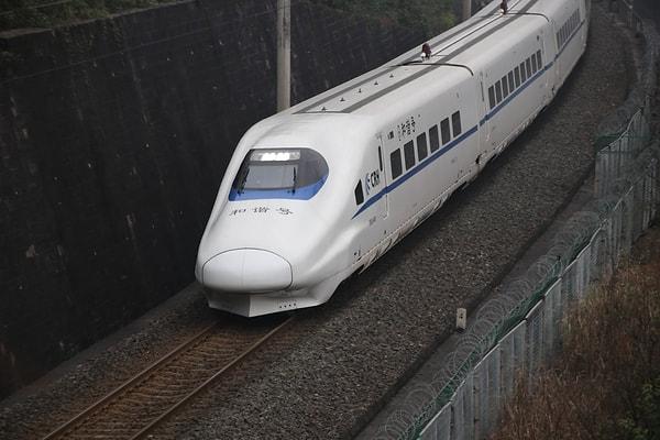 2009 yılında Japon Kawasaki Heavy Şirketi Çin'de yüksek hızlı bir demiryolu sistemi inşa etmekle görevlendirildi.