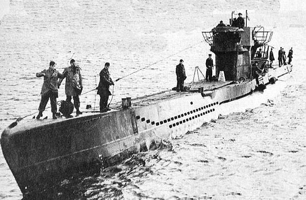 7. İkinci Dünya Savaşı sırasında Alman denizaltı U-1206, personelin sifon kullanımındaki küçük bir hatası sebebiyle battı.