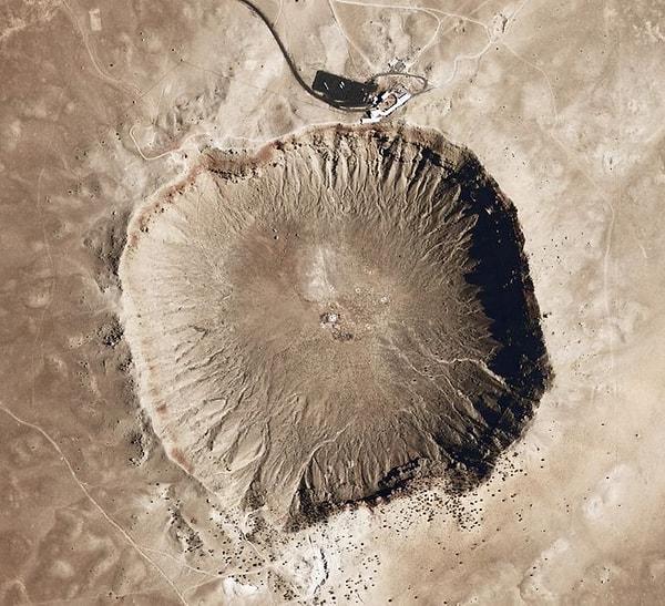 6. 50,000 yıllık meteor krateri.