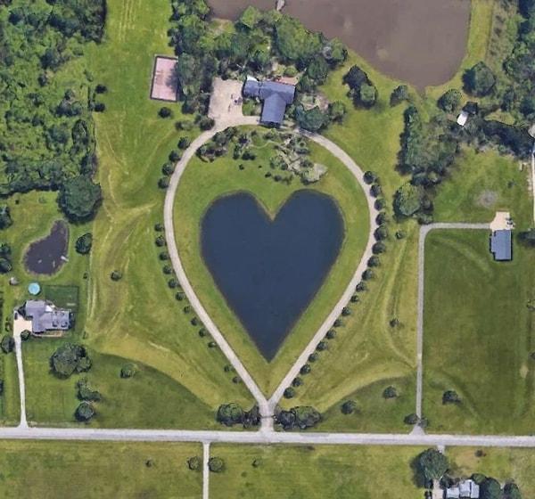 12. Ohio'da kalp şeklinde bir göl.