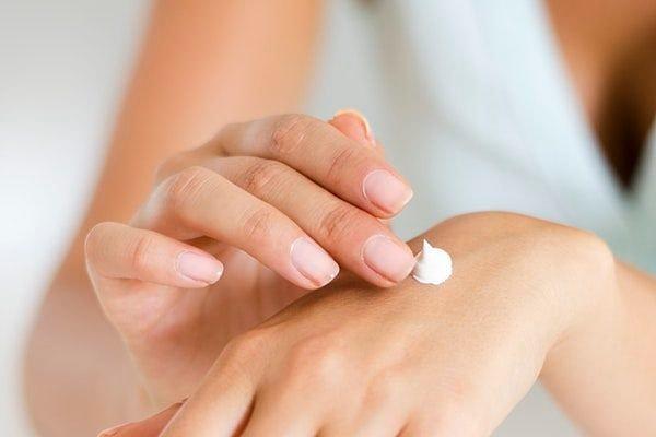 Yanlış ve gereksiz el yıkamak cildin koruyucu yağ tabakasının hasarına ve incelmesine neden olmaktadır.