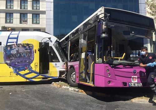 İstanbul'da Tramvay, Halk Otobüsüne Çarptı: Kabataş-Bağcılar T1 Hattında Seferler Geçici Olarak Durduruldu