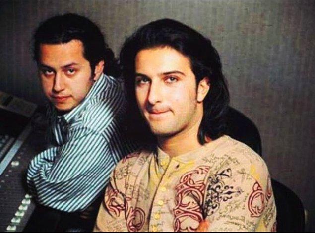 3. Tarkan ve Ozan Çolakoğlu, 1993 yılında tıfıllıklarının doruklarında stüdyoda çalışırlarken...