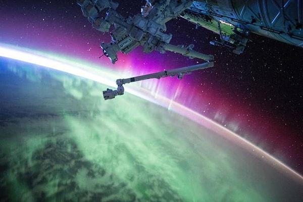 2. Uluslararası Uzay İstasyonundan görünen kutup ışıkları.