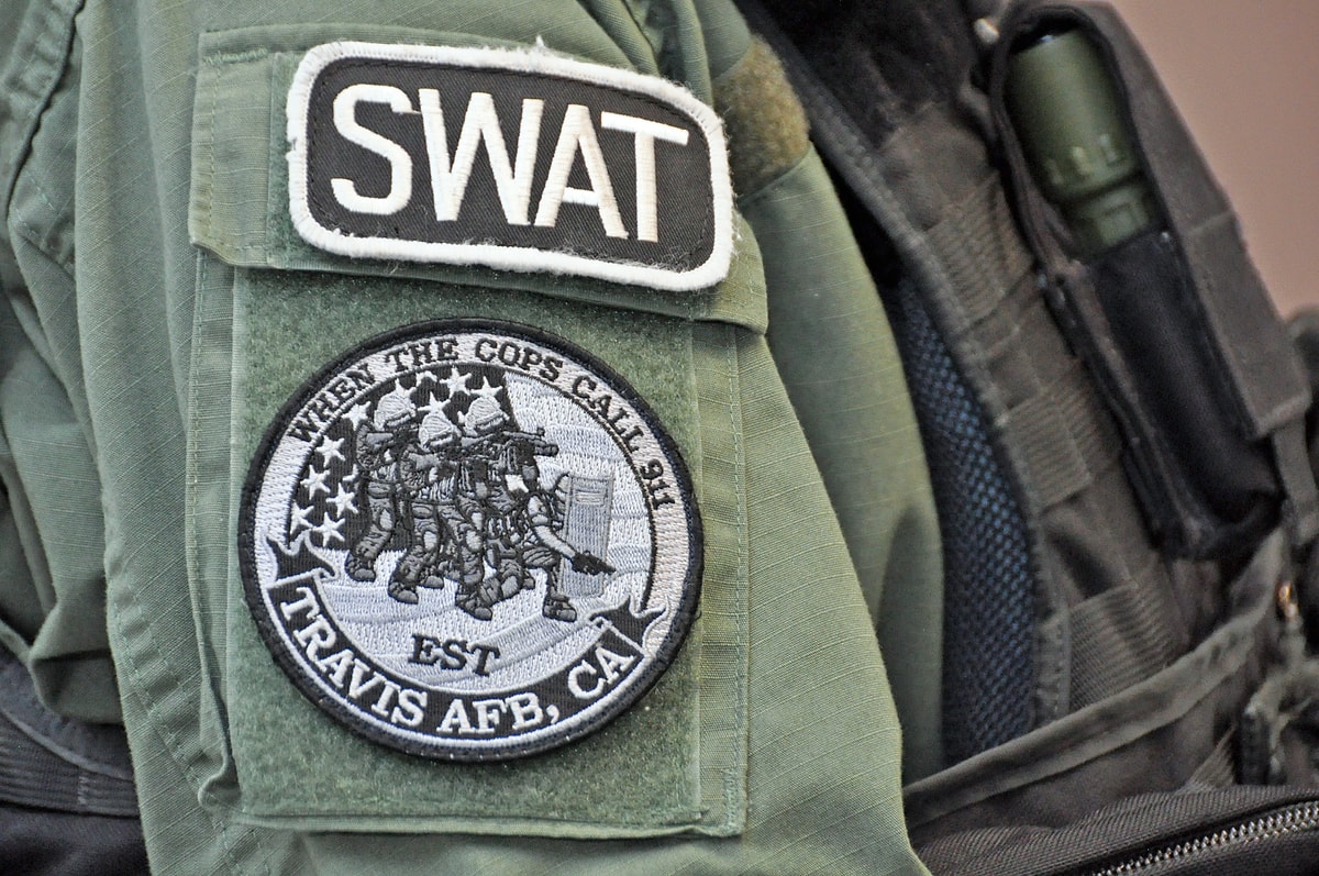 Swat отзывы. Шеврон сват. Спецназ LAPD. Нашивка сват. SWAT эмблема.