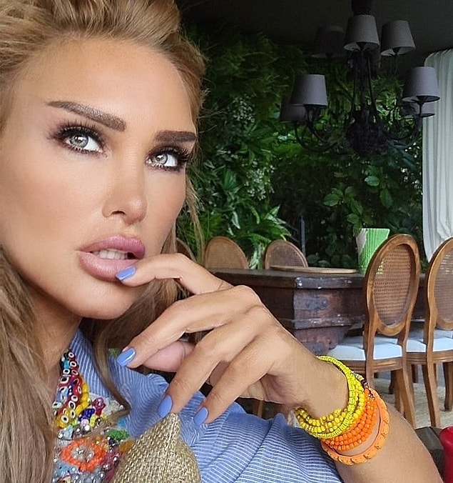 Burun estetiğini yıllar önce yaptıran Seren Serengil de daha kalkık ve sivri bir burun ucu için burnunun ucuna dolgu enjekte ettiriyormuş.