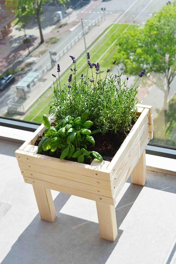 «Наша новая кровать сломалась. Я использовал дерево, чтобы сделать из него кадку для комнатных растений»