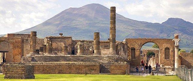 12. Pompeii, oldukça gelişmiş ve varlıklı insanların yaşadığı kültürel bir şehirdi.