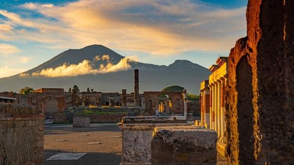 18. Nedeni bilinmiyor fakat patlamanın ardından kimse Pompeii'yi yeniden inşa etmeye çalışmamış.