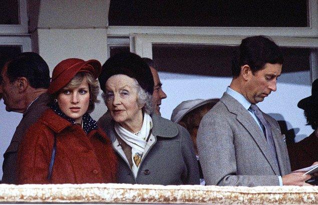 6. Diana'nın büyükannesi Ruth Fermoy, Kraliçe Elizabeth'in ve annesinin kişisel asistanı ve çok yakın arkadaşıydı...
