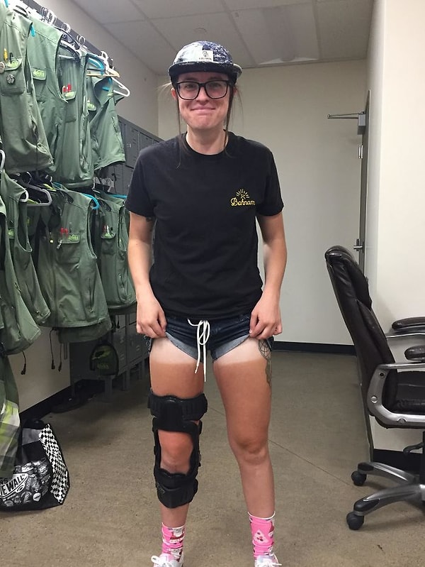 13. Я получаю эту линию загара каждый год. Результат моей работы на улице, ношение одной и той же униформы каждый день.