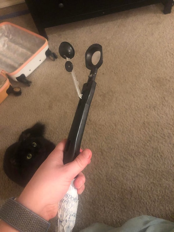 7. «Нашел в своем чемодане после перелета, хочу узнать что за фигня»