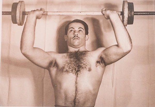 13. «Дед моего мужа в 1941 году был абсолютным качком. В то время ему было 19 лет. Он всё ещё жив, и у него всё хорошо!»