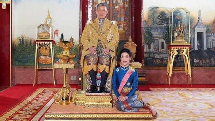 Король Таиланда помиловал свою «официальную любовницу» и пригласил ее в свой гарем