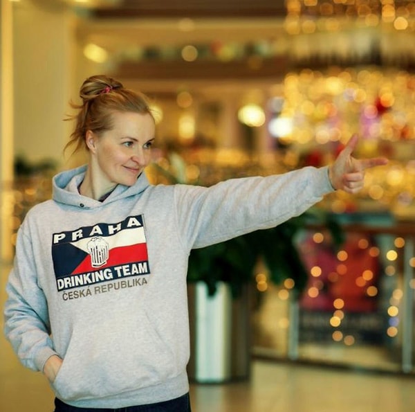 3. Это моя мама. Фотография сделана год или два назад. Ей сейчас 42 года, когда-то нас называли сестрами