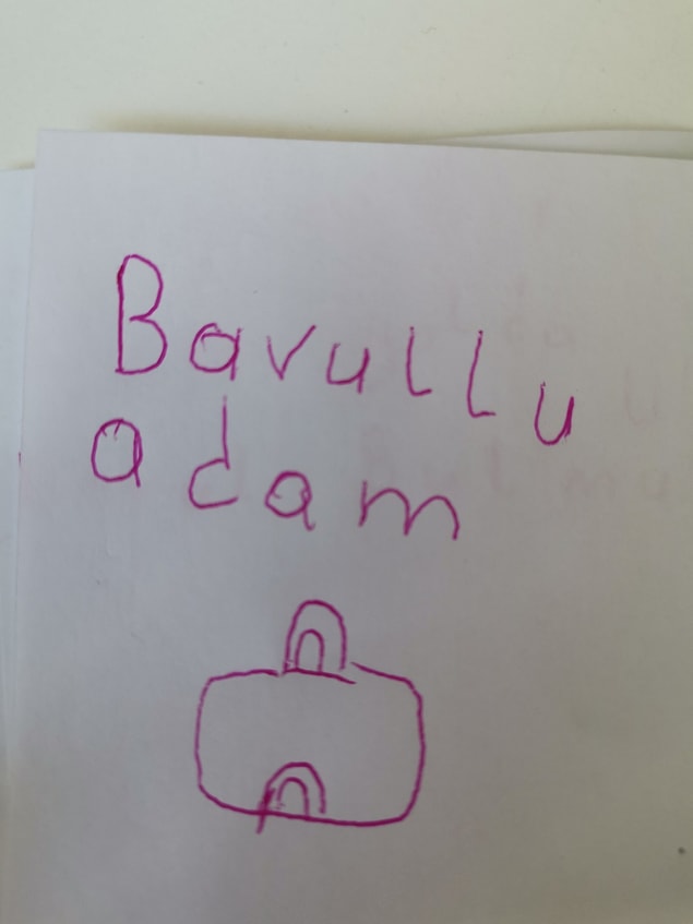 Hikayemizin kahramanı "Bavullu Adam"...