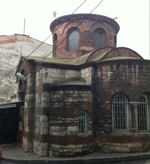 İstanbul Fatih’te bulunan ve Doğu Roma döneminden kalma tarihi Hirâmi Ahmed Paşa Camii, sanat ve mimariyle alakalı olarak değil, bambaşka bir gündemle satırlarımıza taşınıyor...