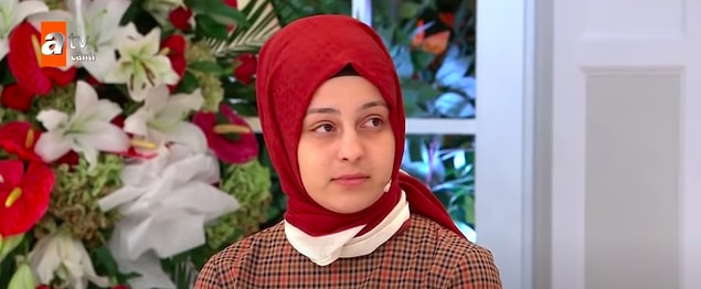 Bu arada Tarık'ın ailesi temizlik, yemek derdine düştüklerinde 19 yaşındaki gelinleri Elif hamile. Tarık'ın ailesi o kadar baskı kurmuş ki evlerine alışveriş yaptıklarında poşetleri gizli gizli eve sokuyorlarmış.