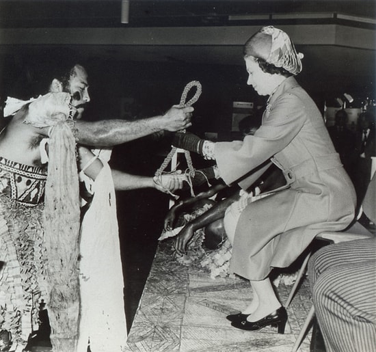 13 странных дипломатических подарков, которые когда-либо преподносились мировым лидерам