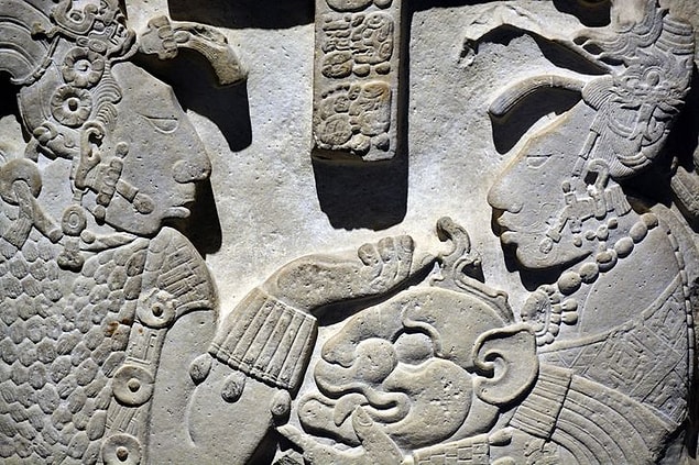6. Mayalar sosyal yaşamın birçok alanında başarılı olsalar da metalurji alanında yeterli ilerleme gösteremediler. Teknik olarak Taş Devri'nde yaşıyorlardı.