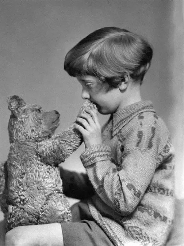 14. Gerçek Winnie the Pooh ve Christopher Robin, 1927.