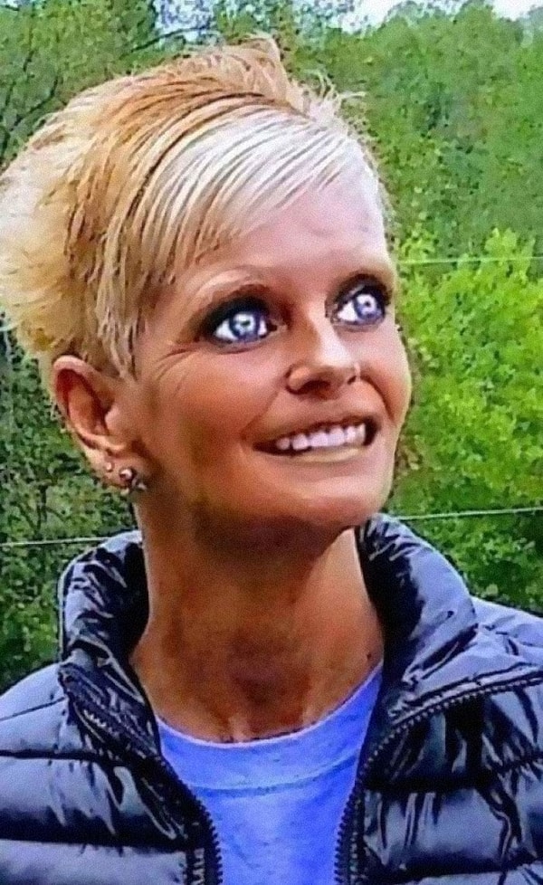 13. Леди в Facebook настаивает на том, что редактировать фото нельзя, а любые комментарии, говорящие иначе, заблокированы