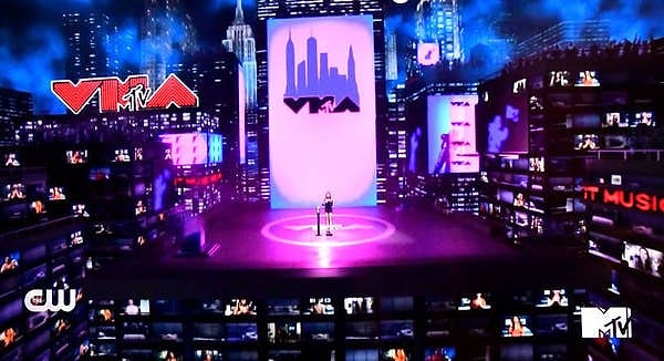 Вот награждение VMA