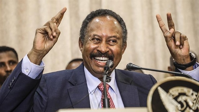 Anlaşma, Ömer el-Beşir yönetimi Darfur ve Sudan'ın diğer bölgelerinde uzun zamandır süren savaşın sonlanması umudunu getiren ve asilerle imzalanan barış anlaşmasından birkaç gün sonra kabul edildi.