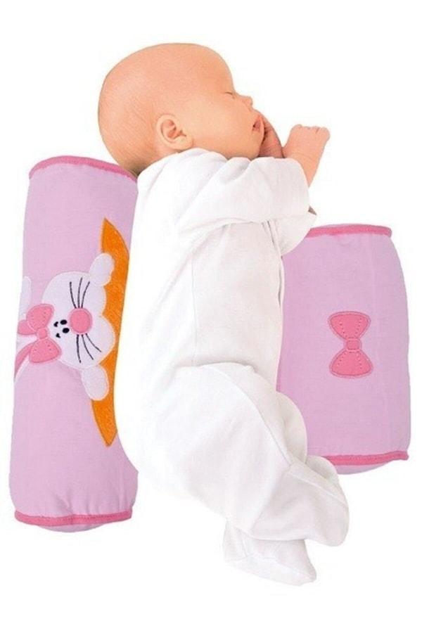 4. Bu güvenli yatış yastıkları da çok kullanışlı. Biliyorsunuz bebeklerin yan yatması en güvenlisi, kusma halinde boğazlarına kaçmayı önlemek amacıyla. Bu da o işlevi görüyor. Üstelik tipi de bence çok tatlı.