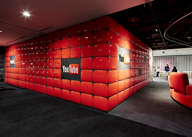 16. YouTube 14 Şubat 2005 Pazartesi günü doğdu.