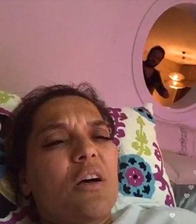 "Eski sevgilim yeni sevgilisiyle evleniyormuş, atarlı Instagram postu atmam gerek de o yüzden bir yaratım aşamasındayım. Kusura bakmazsın di mi Demo'm?"