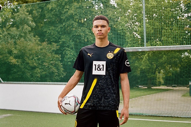Borussia Dortmund formasıyla yıldızlara çıkabilirsin.