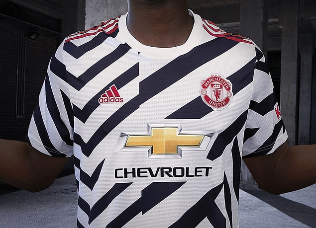 Manchester United'ın alternatif forması tam senlik.