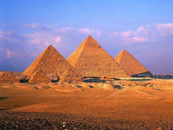 2. Mısır piramitleri