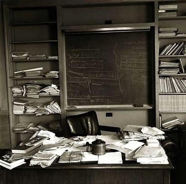1. Öldüğü günde Einstein'ın çalışma odası.