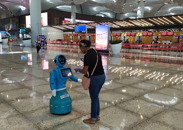 Yapay zekâ aynı zamanda insan aklı ile tahmin edilemeyecek boyutlarda, sınırsız bir çalışma gücünü de ifade ediyor. Bu gücün özellikle ticari hayata katkılarını bir düşünün.