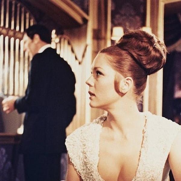 Rigg ayrıca James Bond filmlerinin altıncısı olan 1969 yapımı 'Majestelerinin Gizli Servisinde (On Her Majesty's Secret Service) 'Bond'un evlendiği, zengin bir işadamının kızı 'Tracey' rolüne hayat vermişti.