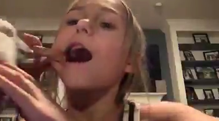 Sallanan Dişini Papağana Çektiren Ufaklığın Muhteşem Anları