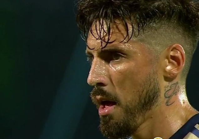 87'de Fenerbahçe, Jose Sosa'nın penaltı golüyle 2-1 öne geçti.