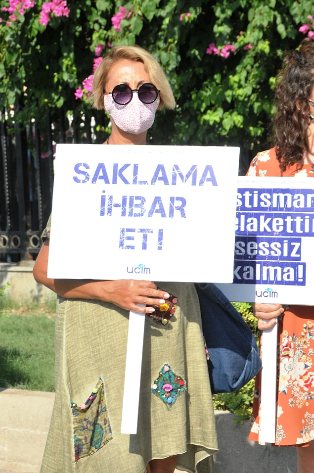 Duruşma 11 Kasım'a ertelenirken, davayı izleyen Saadet Öğretmen Çocuk İstismarı İle Mücadele Derneği de çıkışta basın açıklaması yaptı.