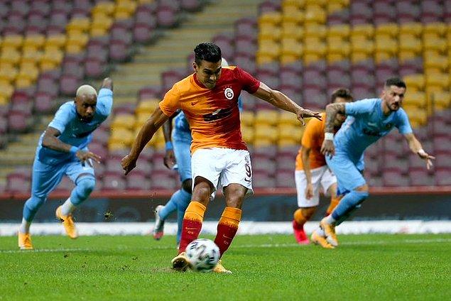 8. dakikada Galatasaray, Falcao'nun penaltı golüyle 1-0 öne geçti.