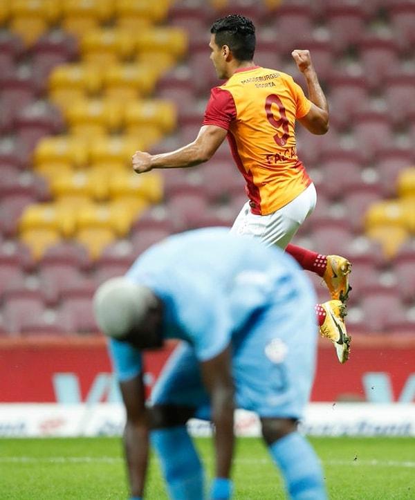 40. dakikada Galatasaray, Radamel Falcao'nun golü ile maçta farkı üçe çıkardı.