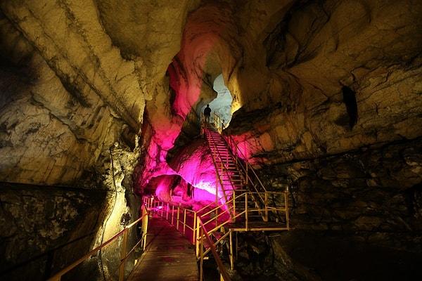 Mağara içerisindeki en yüksek sıcaklık 36,5 °C iken en düşük sıcaklık –18,4 °C olarak ölçülmüş.