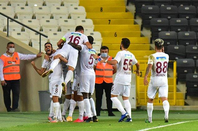 21 takımlı Süper Lig'in ilk haftası tamamlandı. Kaostan beslenen futbolumuzda ilk haftadan gündem olan olayları derledik: