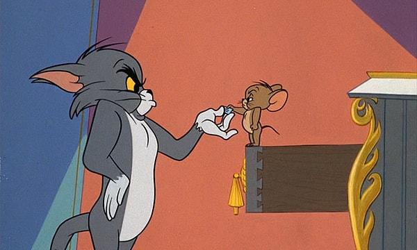 6. Tom ve Jerry'de Tom ilk önce normal kediler gibi 4 ayak üzerinde yürüse de daha sonra iki ayağı üzerinde hareket etmeye başladı.