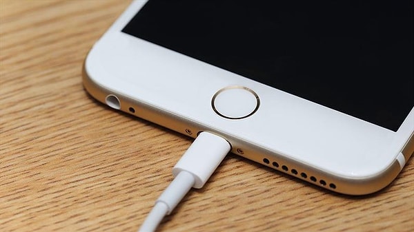 6. Если оставить телефон на зарядке на долгое время, это не повредит аккумулятор.