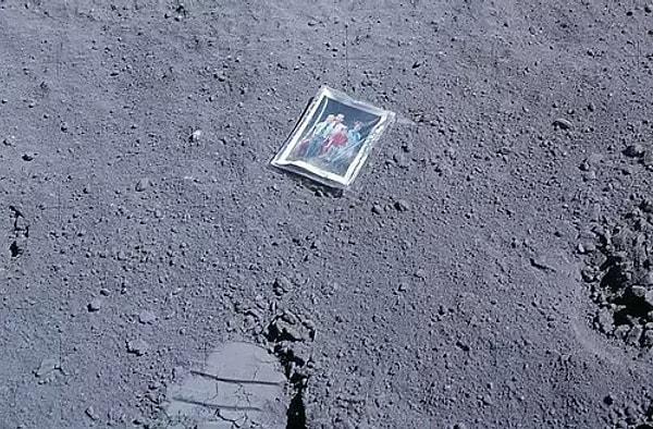 11. Charles Duke'un 1972'de Ay'da bıraktığı aile fotoğrafı.