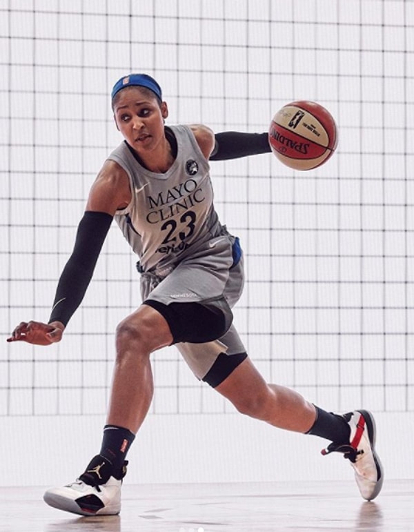 Hepimizin tanıdığı Maya Moore henüz 30'lu yaşlarının başındayken geçtiğimiz yılın ocak ayında eşinin durumunu soruşturmak için basketbol kariyerini bırakmıştı hatırlarsanız.